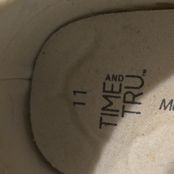 Time and Tru Memory Foam Canvas Sneakers - Picture 4 of 4
